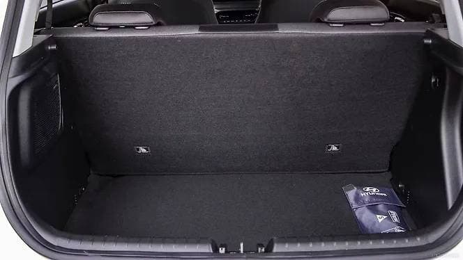 Hyundai i20 — Photo 4 of 9