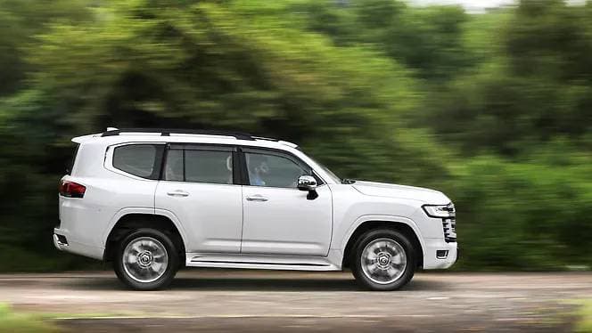 Toyota Land Cruiser — Photo 5 of 9
