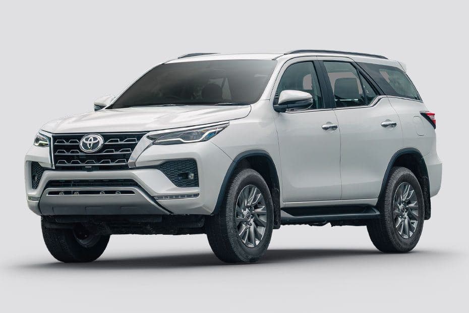 Toyota Fortuner — Photo 4 of 4