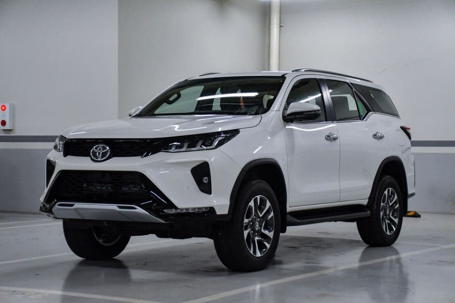 Toyota Fortuner — Photo 1 of 4