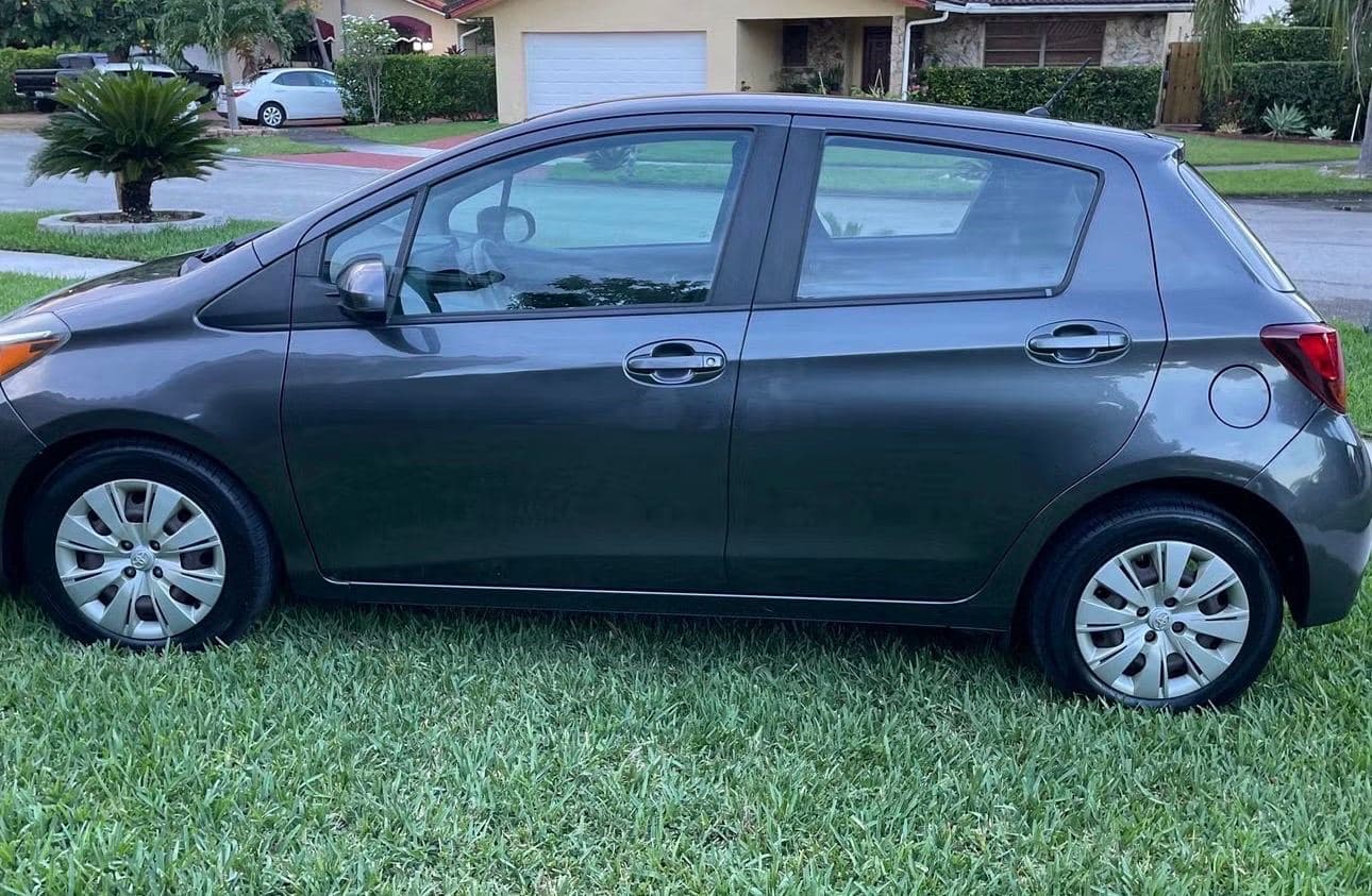 Toyota Yaris — Photo 2 of 6