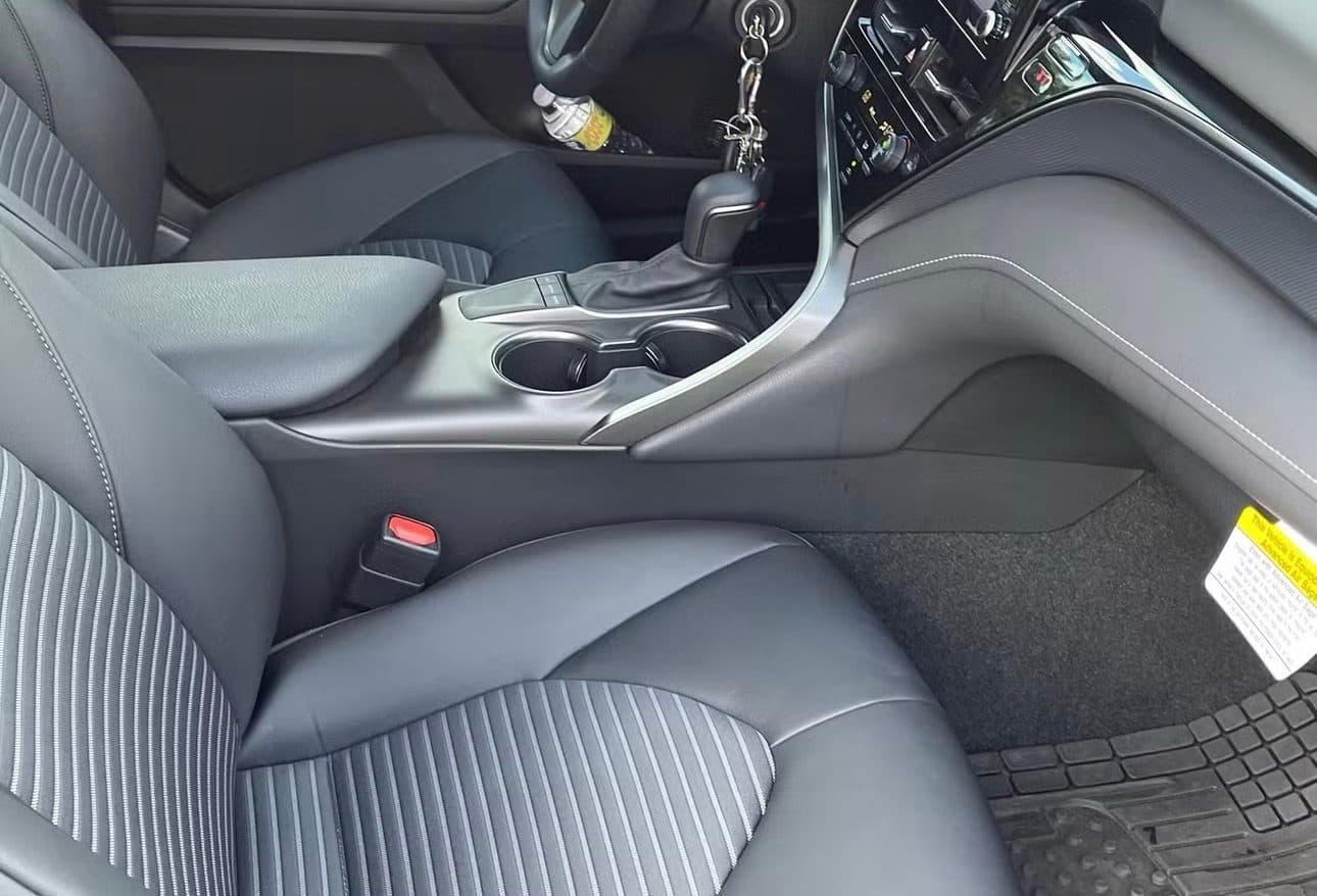 Toyota Camry — Photo 6 of 6