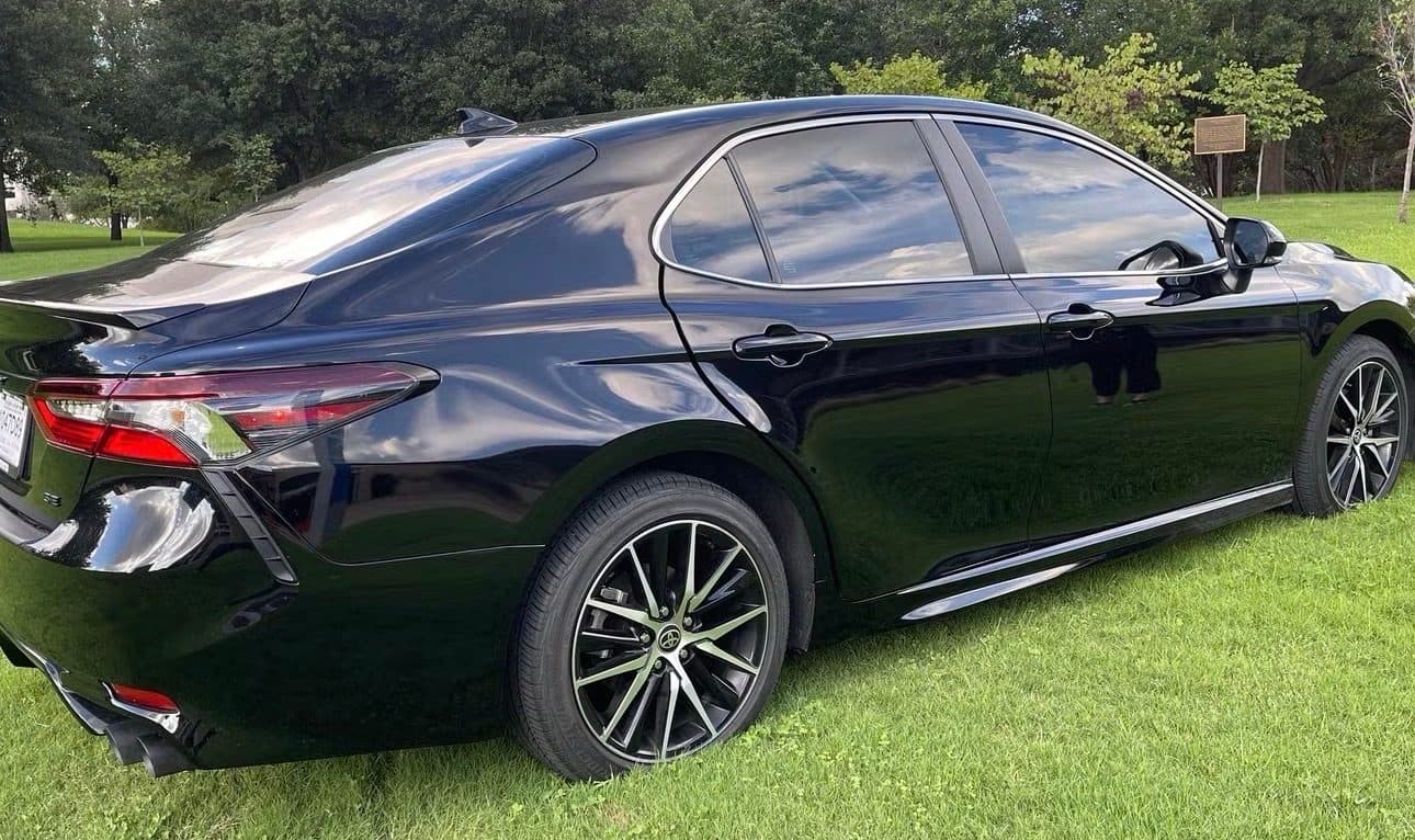 Toyota Camry — Photo 3 of 6