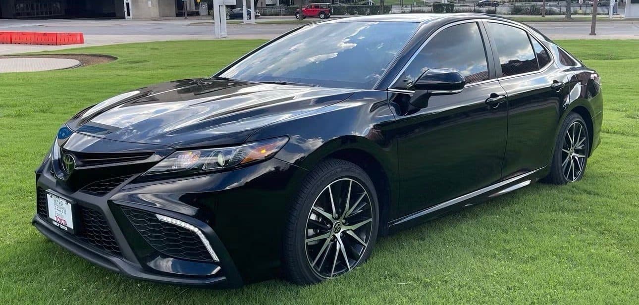 Toyota Camry — Photo 1 of 6