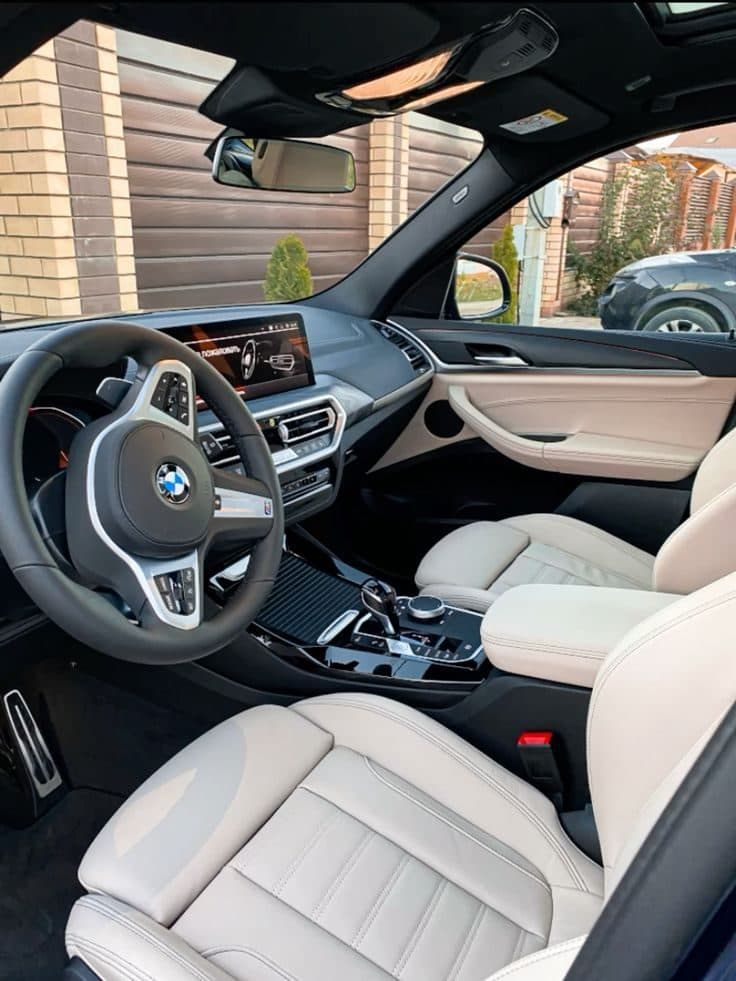 BMW M4 — Photo 3 of 4