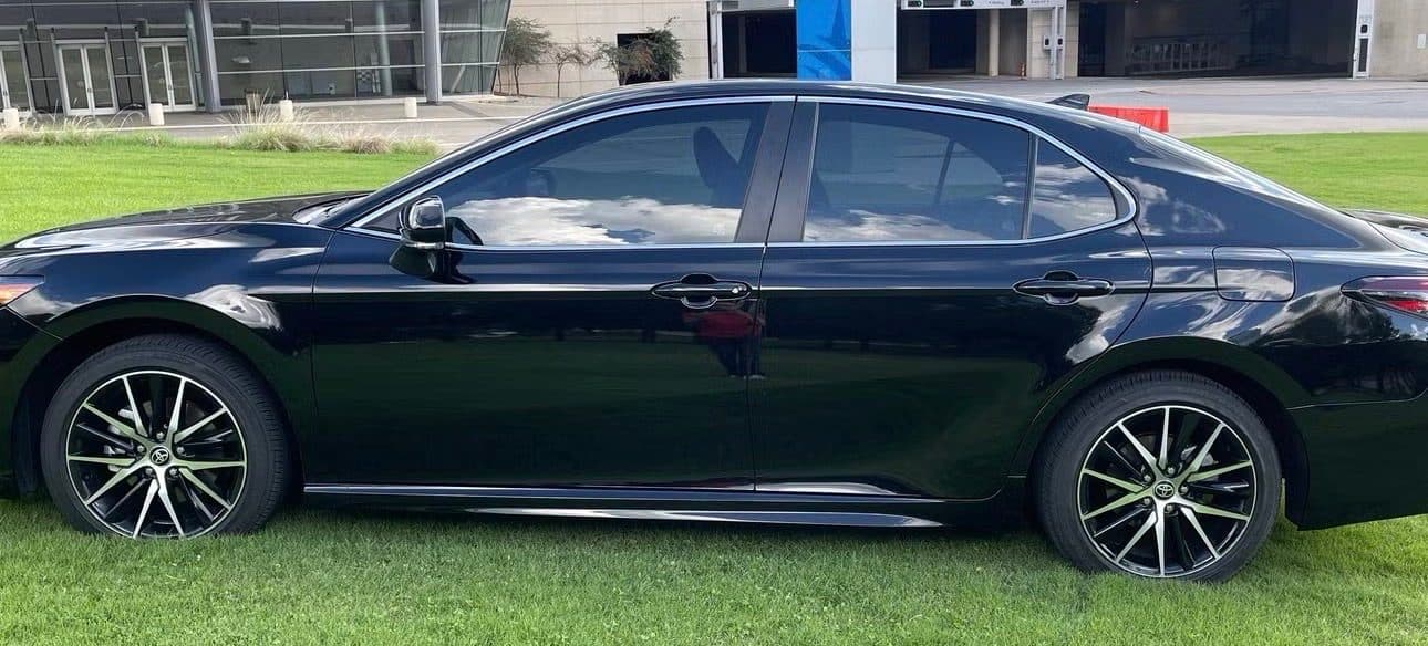 Toyota Camry — Photo 2 of 6