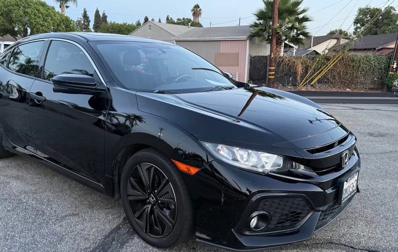 Honda Civic — Photo 2 of 5